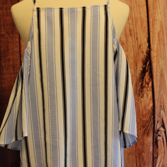 *NWT* Almost Famous Striped Cole-Shoulder Top - Picture 6 of 7
